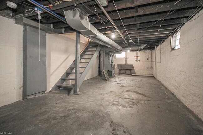 Building Photo - 1312 W 91st St