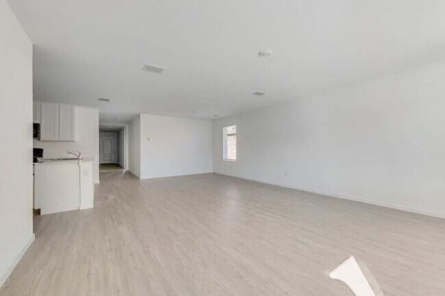 Building Photo - For Rent: Beautiful 4-Bedroom Home in Sherman, TX