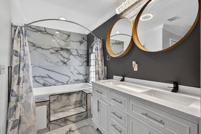 Building Photo - 16931 78th Rd N