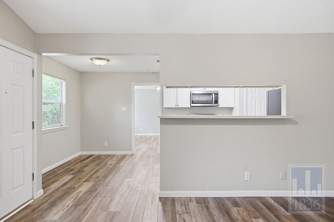 Building Photo - 13305 Waverly Ct