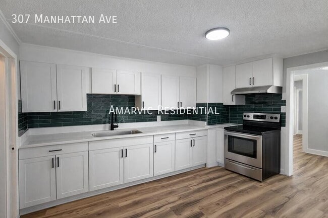 Building Photo - 307 Manhattan Ave