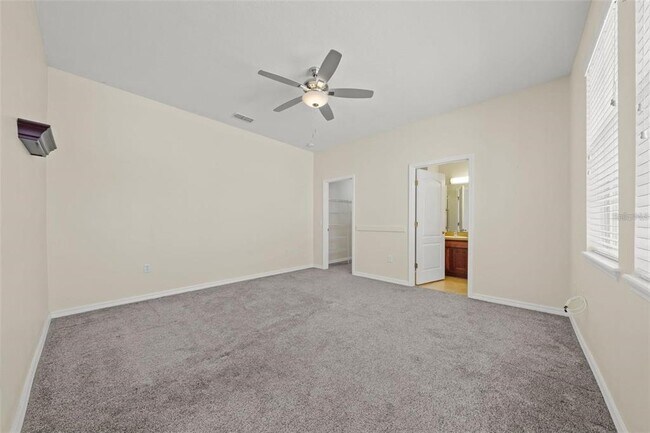 Building Photo - 7112 Five Oaks Dr