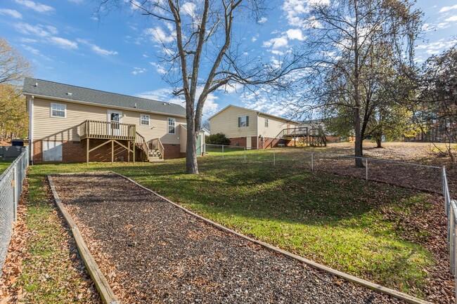 Building Photo - 3 Bedroom Home