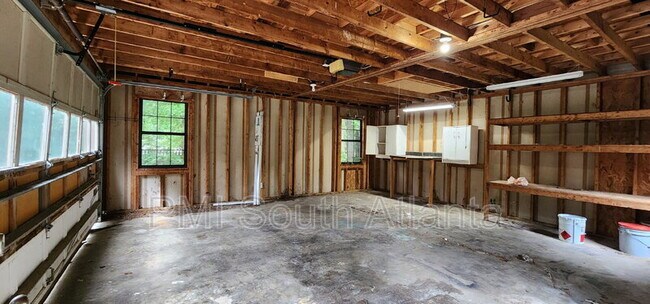 Building Photo - 145 Paces Dr
