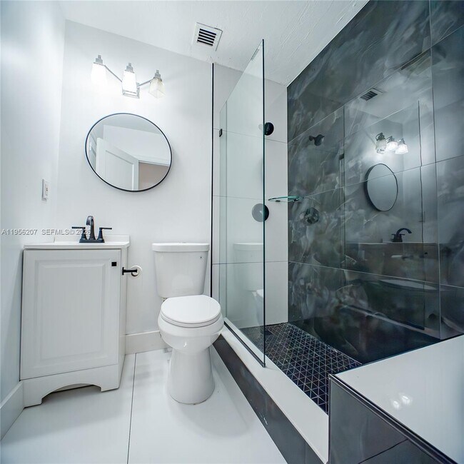 Building Photo - 1500 NW 3rd Ave