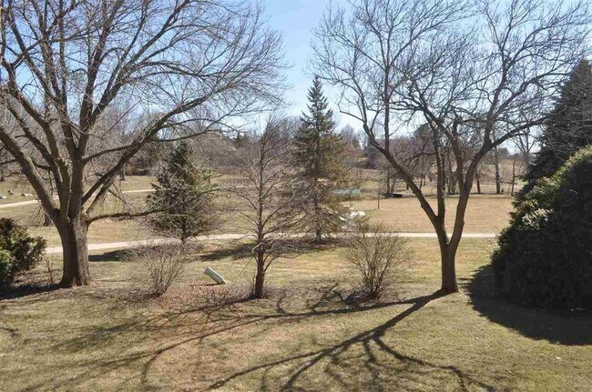 Building Photo - 2050 Holiday Rd