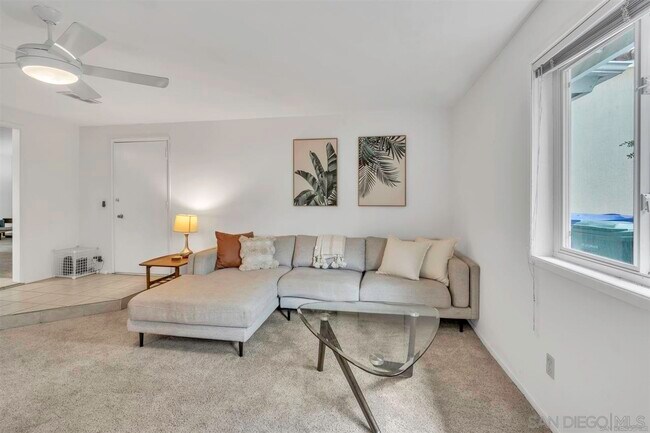 Building Photo - 17052 Bernardo Oaks Dr