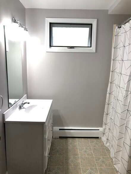 Main bath - 465 Beacon St