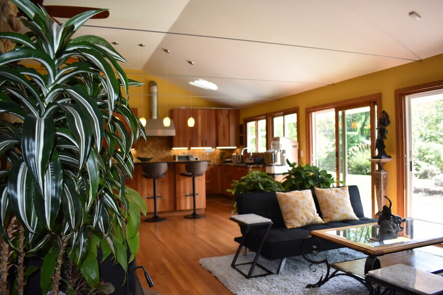 Building Photo - 336 Chunns Cove Rd