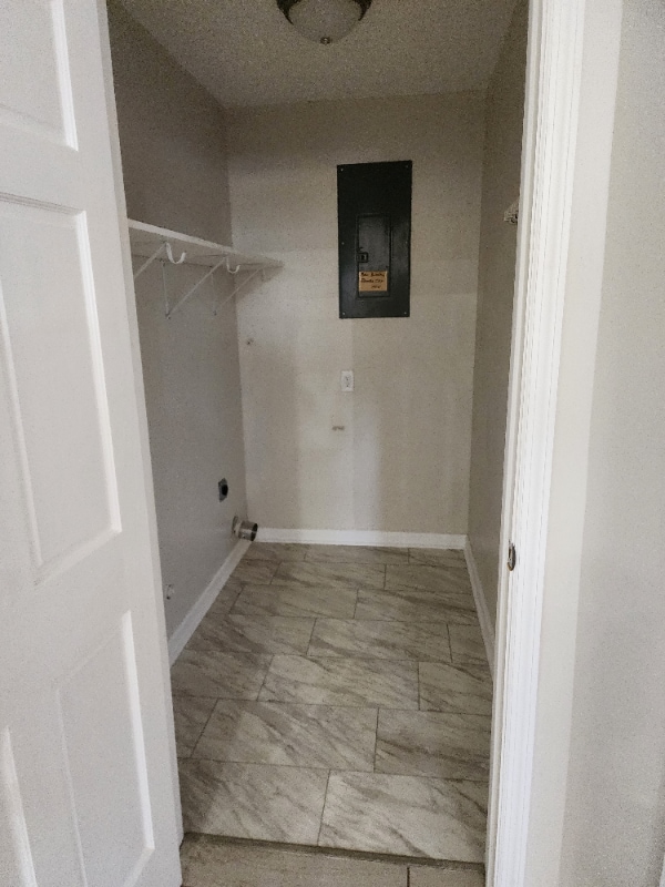 Building Photo - 34 Davis St W