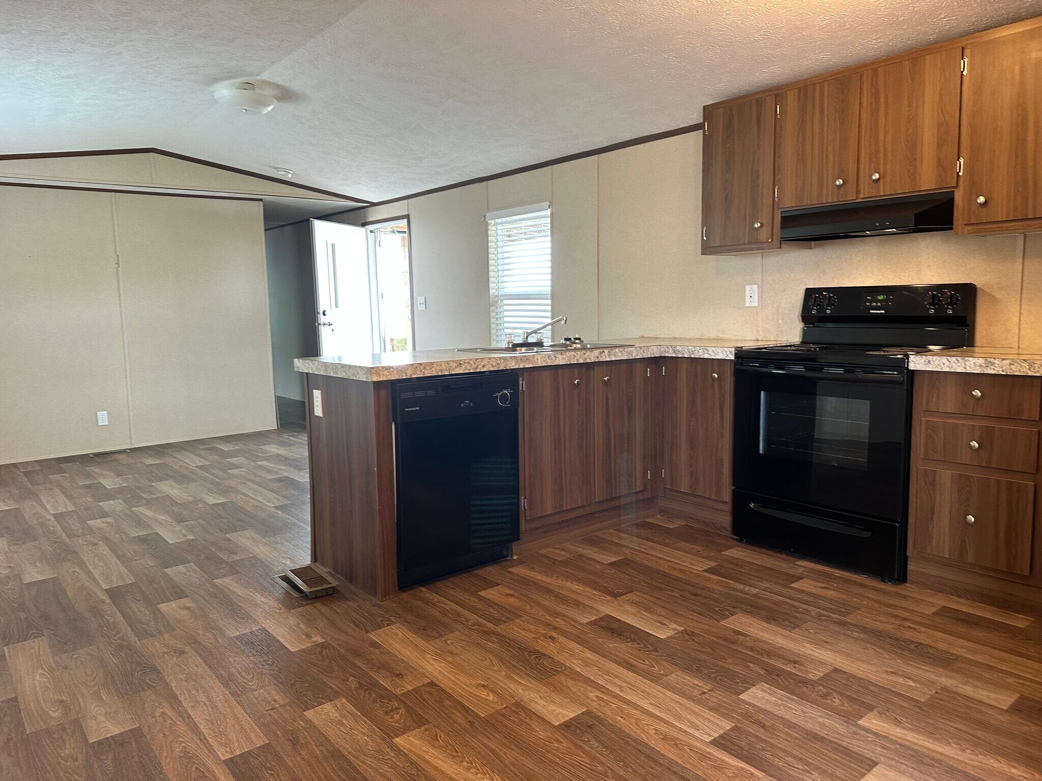 Building Photo - 833 Lovell Rd