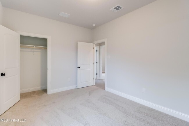 Building Photo - 15235 High Point Dr