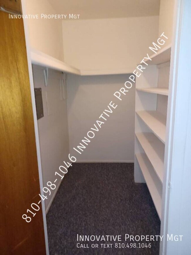 Building Photo - 6009 Holiday Gardens Dr