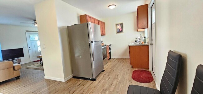 Building Photo - 323 Seminole Ct