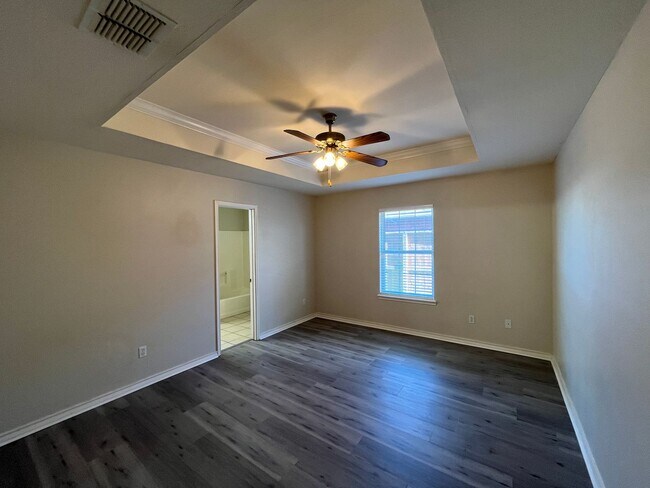 Building Photo - BRICK HOME QUICK COMMUTE TO CROSSTOWN SOUTH