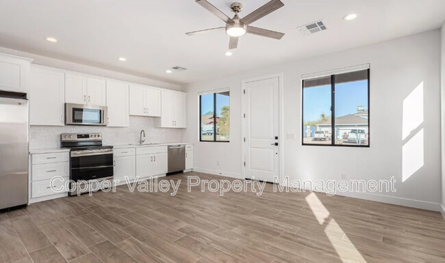 Primary Photo - 35852 N 10th St