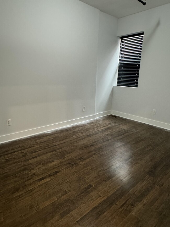 Building Photo - 545 Valley Brook Ave