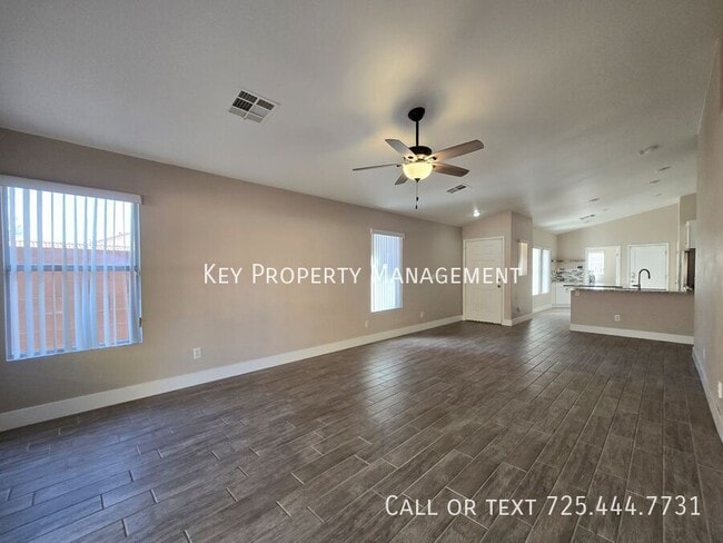 Building Photo - BEAUTIFUL 3 BED, 2 BATH HOME WITH OPEN FLO...