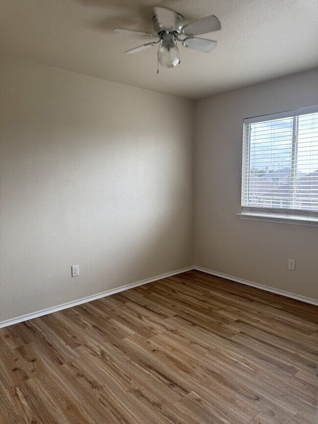 Building Photo - GREAT HOME! GREAT LOCATION