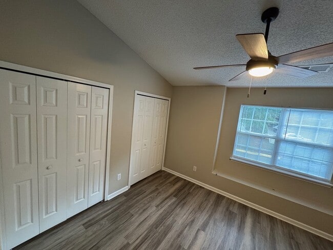 Building Photo - 10165 Forest Landing Dr