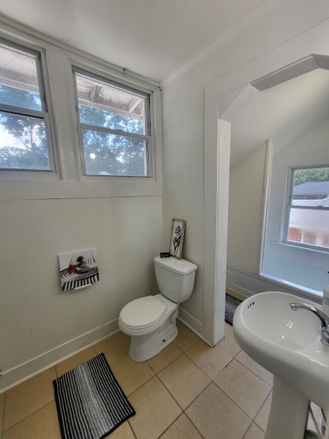 Building Photo - 980 Harte Dr SW