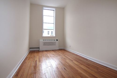 Building Photo - 306 E 12th St