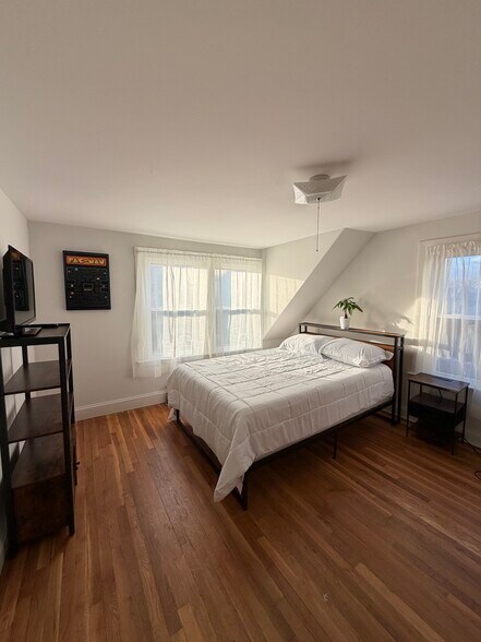 Building Photo - 104R Homes Ave