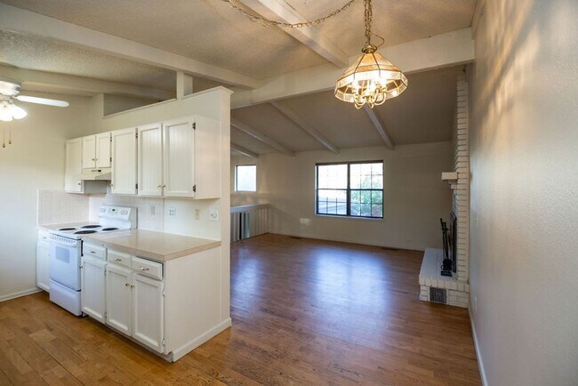 Building Photo - Spacious 4 Bedroom in Mid-Town Fort Collins