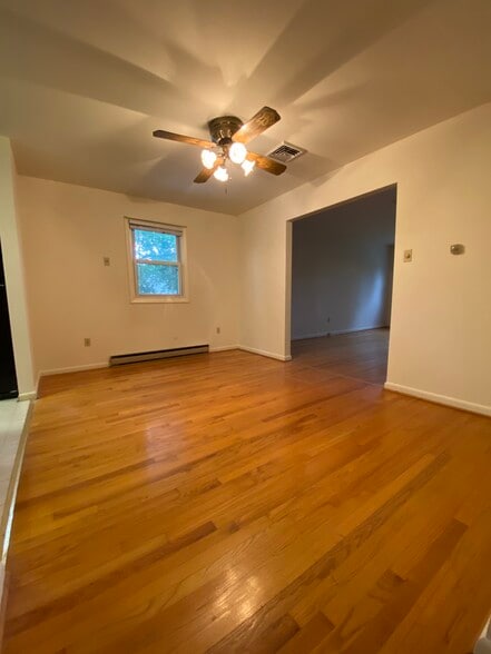 Building Photo - 923 St Clair St