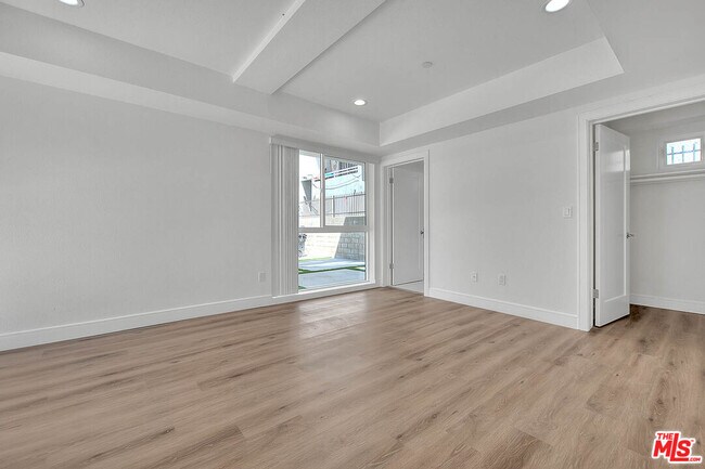 Building Photo - 1013 Wilton Pl