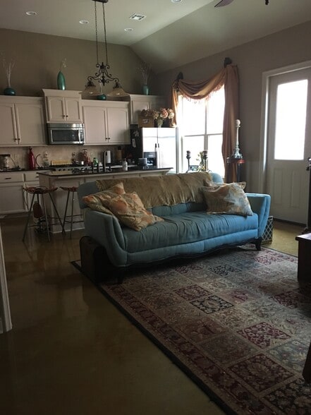 Building Photo - 141 Treasure Cv