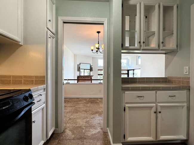 Building Photo - Beautiful 1 bed/1 bathroom condo available...