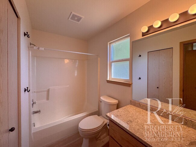Building Photo - Immaculate Bremerton Home with Expansive Yard, Multiple Living Areas & Designer Kitchen