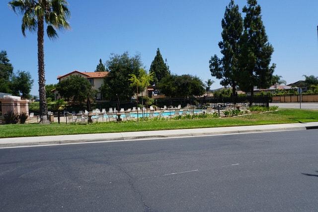 Building Photo - Beautiful 3 Bedroom 2 Bathroom Newbury Park Home! Ready for Move In!