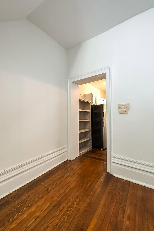 Building Photo - 377 S Upper St