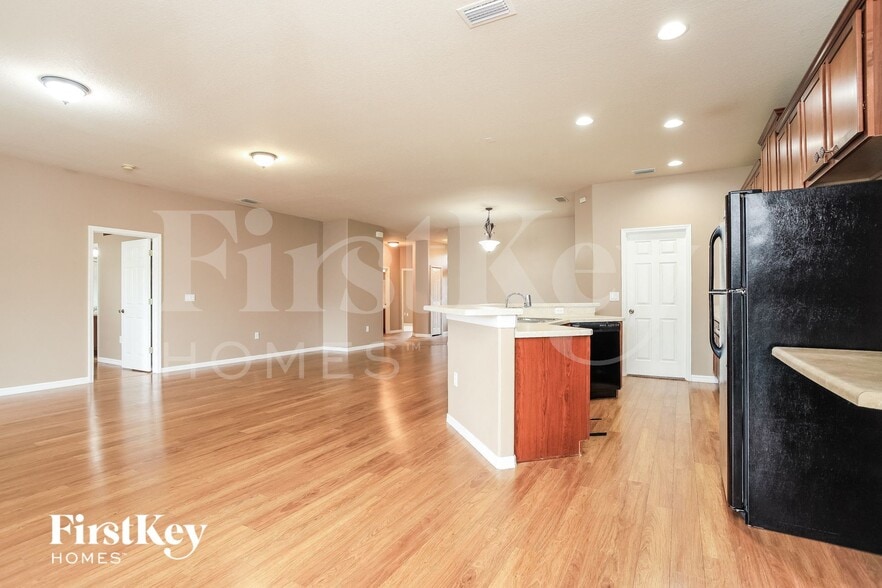 Building Photo - 5658 Forest Ridge Dr