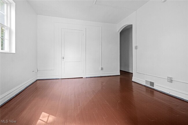 Building Photo - 740 Fern St