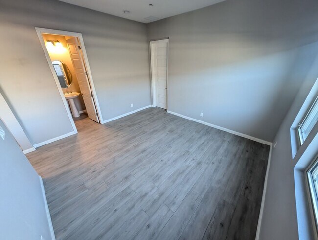 Building Photo - 11531 Great Bahama Way