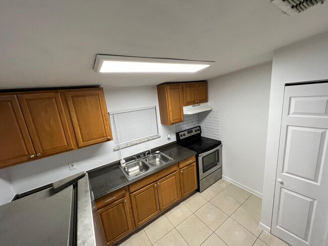 Building Photo - 5007 Eastwood Dr