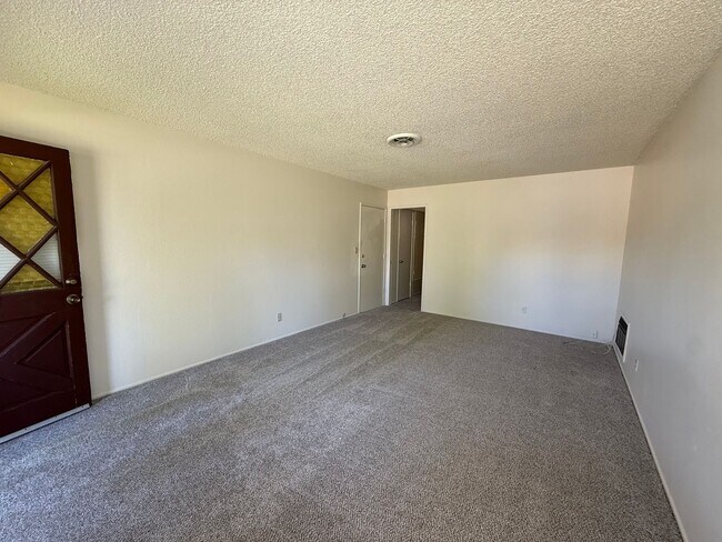 Building Photo - 4694001/85