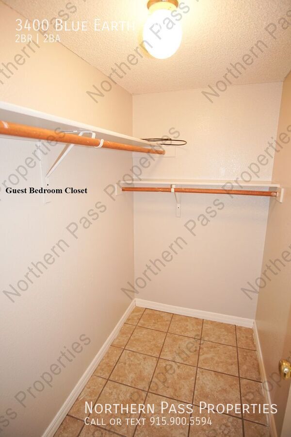 Building Photo - 2 Bedroom Apartment w/Refrigerated AC!! 2 ...