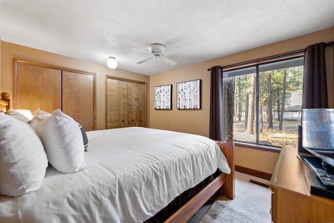 Building Photo - 18087 E Butte Ln