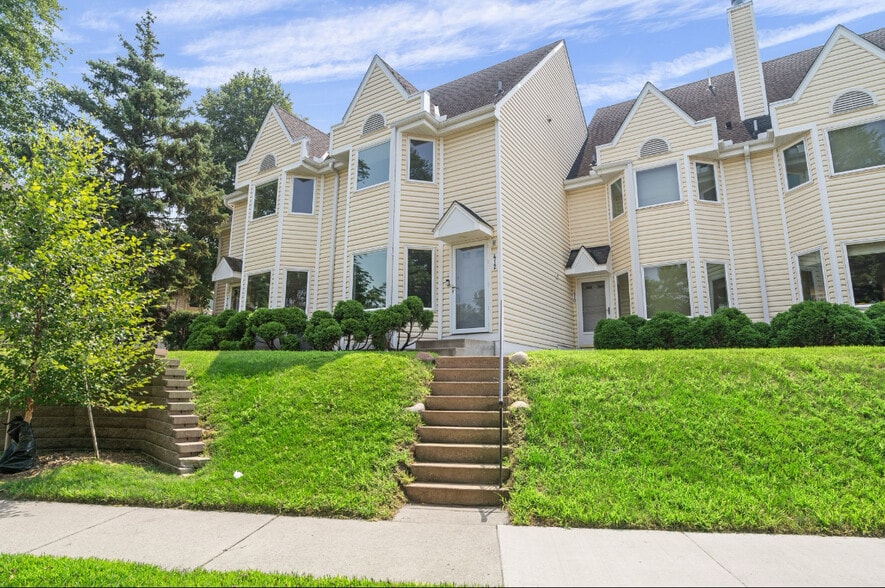 Primary Photo - 412 3rd Ave NE
