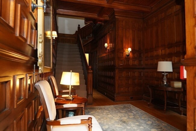 Building Photo - 346 Beacon St