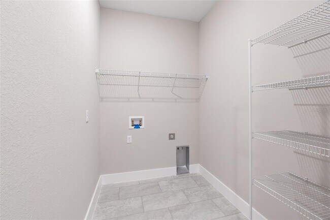 Building Photo - 1250 Papillon St