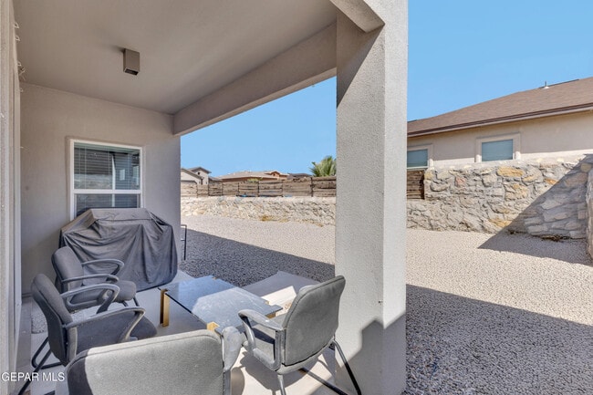 Building Photo - 12631 Mark Twain Ave