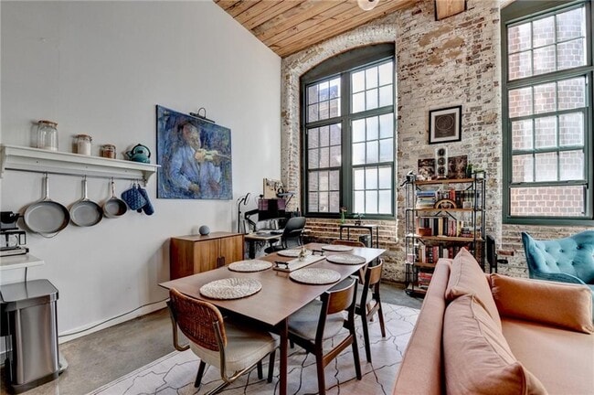 Building Photo - 170 Boulevard SE