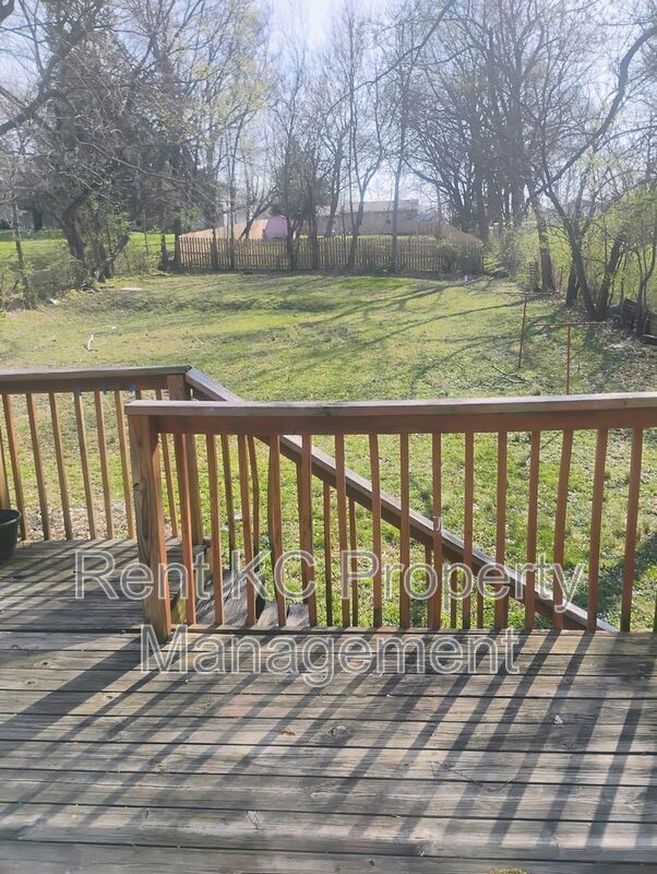 Building Photo - 6021 N Topping Ave