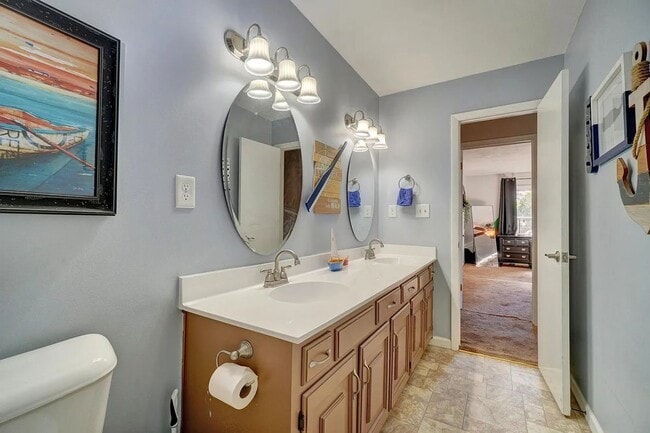 Building Photo - 3 bedroom 2 bath home Chesapeake home with a pool