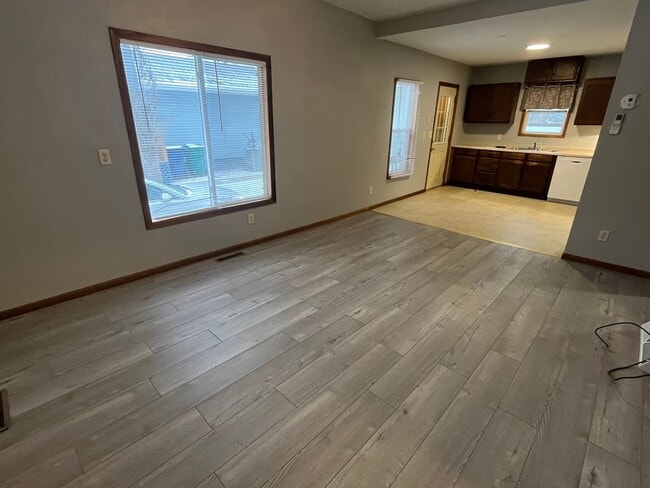 Building Photo - 2 Bed 1 Bath